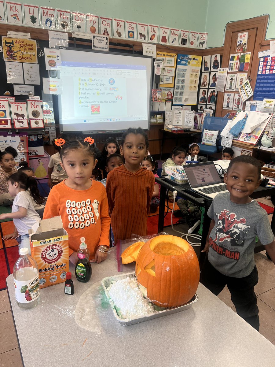 Maestrajenn's tweet photo. Students enjoyed watching their pumpkin 🎃 volcano 🌋 erupt! @YonkersSchools @AnibalSolerJr @School5Yonkers @PtaSchool5 #School5Magic https://t.co/VfzhIr5TWr