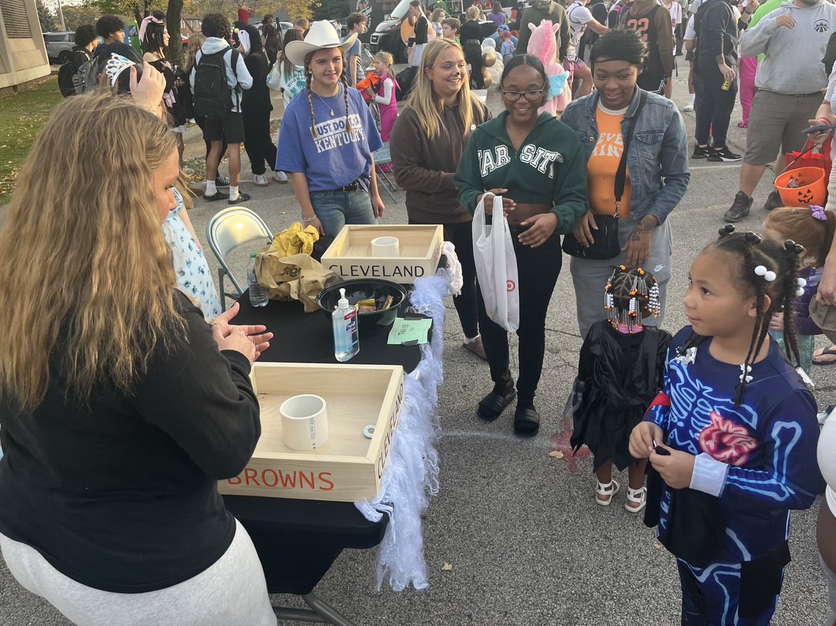So much fun for all ages at ⁦<a href="/NormandyHS/">Normandy High School</a>⁩’s annual Trick or Treat! We are here until 7! Cmon up!