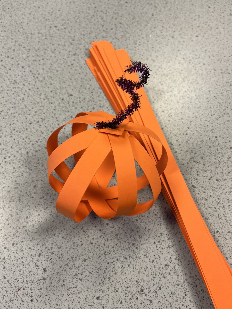 misswilson_bio's tweet image. Our BGE class requested some ‘Spooky Science’ for this week👩🏻🔬 Lots of fun with flying ghosts 👻, colour changing potions 🧪, gummy mummies 💀, elephant’s toothpaste pumpkin & a dexterity task making some munchkin pumpkin decorations 🎃