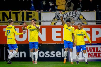 LIVE Brabantse bekeravond | Willem II doet wat terug, FC Den Bosch moet aan de bak, wedstrijd RKC alsnog hervat dlvr.it/TFvFG3