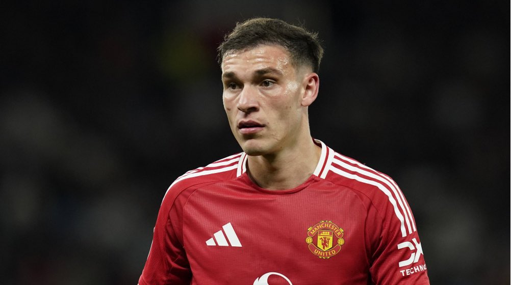 StatmanDave's tweet image. Manuel Ugarte’s game by numbers vs. Leicester City:

90% pass accuracy 
75 total touches 
9 ball recoveries 
8 passes into the final third 
4 tackles attempted 
4 tackles won 
2 aerials contested 
2 aerials won 
2 interceptions 

A statement performance. 🔝🔝🔝