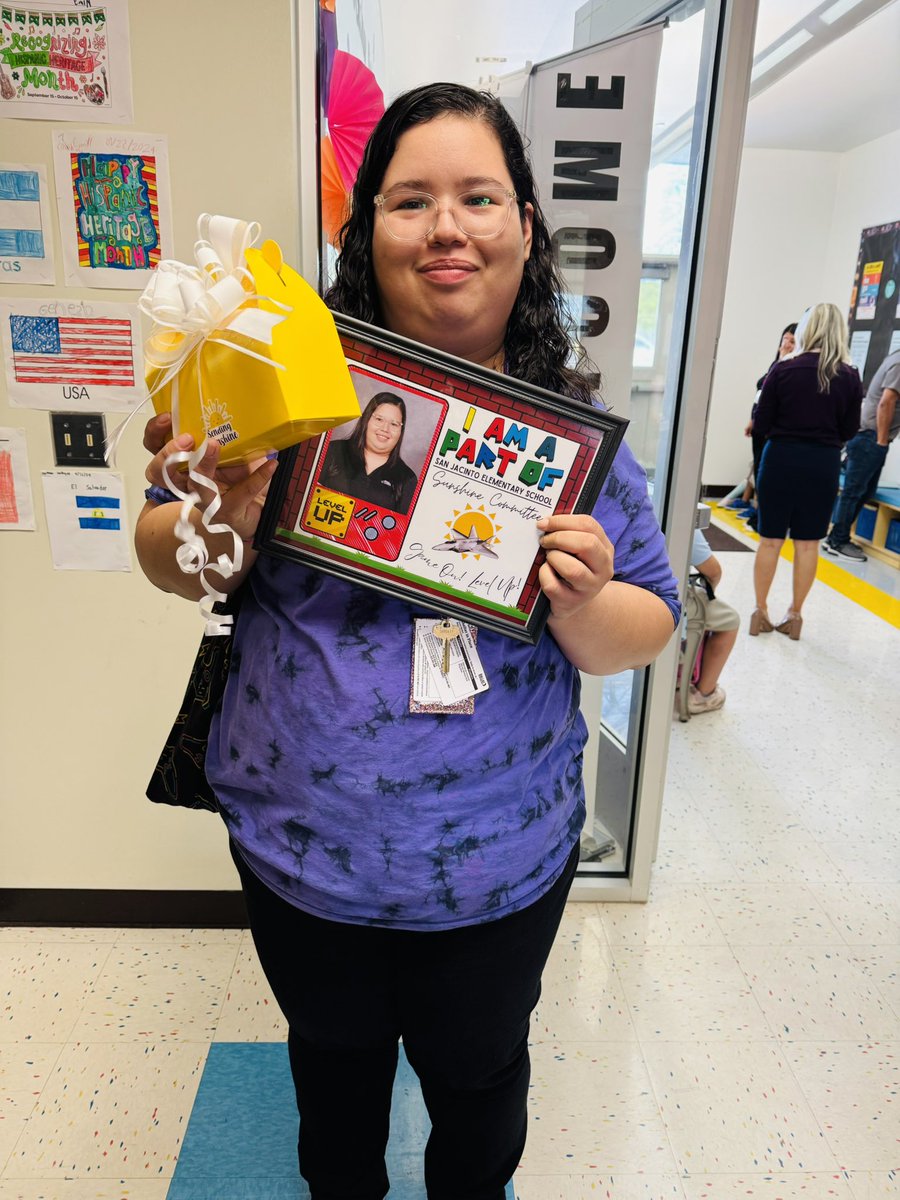 SanJacintoJets's tweet photo. Sunshine Committee 24-25 is in FULL EFFECT!
Even on a rainy day, they always know how to brighten up the day! Thank you Sunshine Committee for being the “shining” force of our campus! 
@MendozaMoments @Steps2Samuell @_HectorMartinez @Region2DISD @DISDCelebrates https://t.co/D9H1u8JRMo