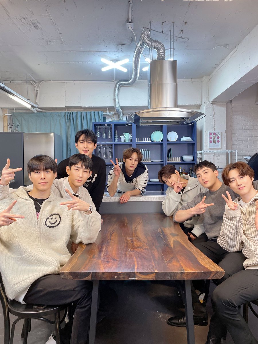 vavawesome's tweet photo. Happy 9th anniversary, VAV! I miss you all so much https://t.co/8IATtnnVg1