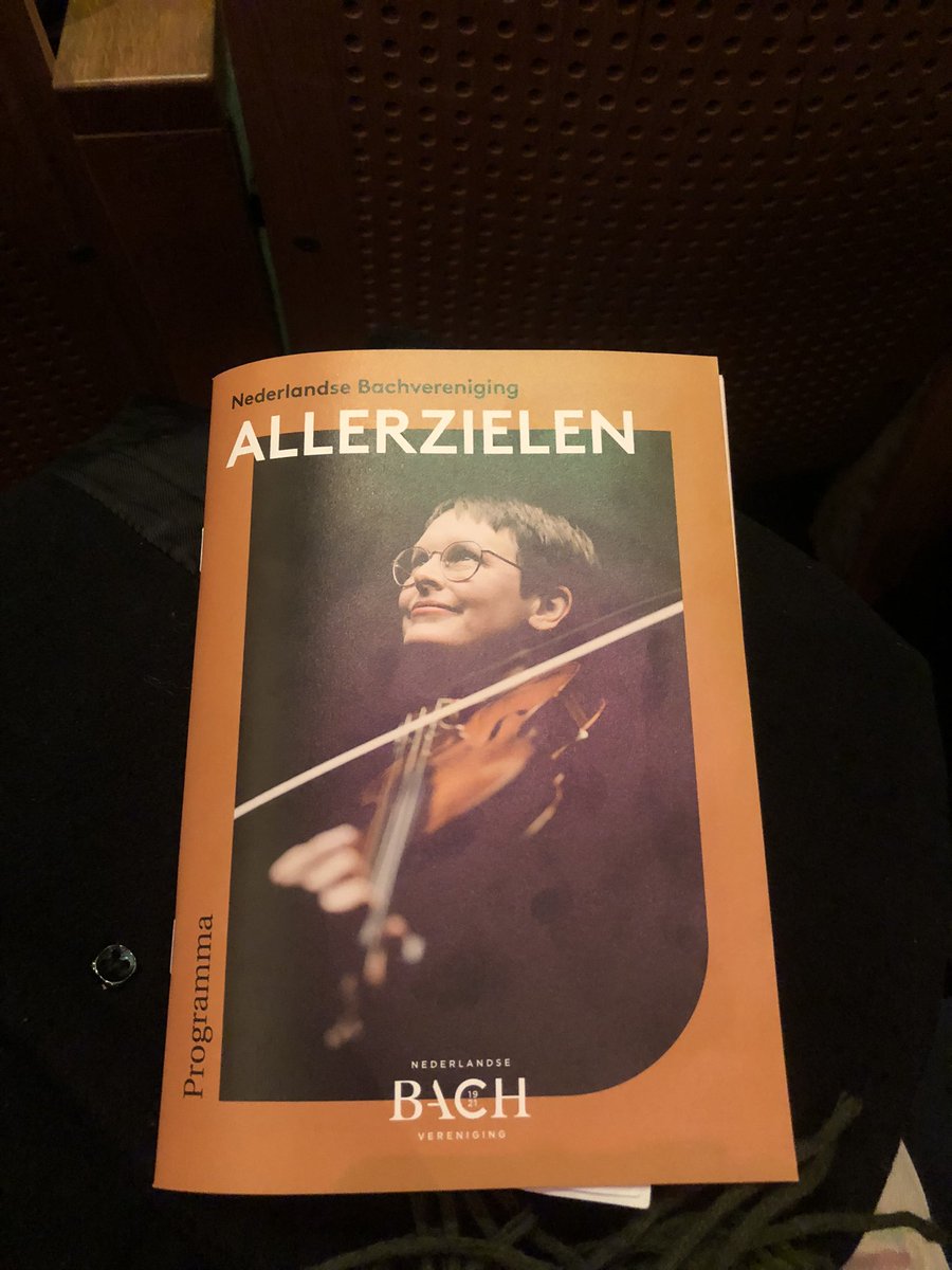 NStam5's tweet photo. Mooie dag vandaag met wandeling op de Mokerheide en daarna Allerzielenconcert van de @Bachvereniging in Musis! En er komt de komende dagen nog veel meer klokkenvreugde en drie avonden op rij Ars-Musica-blijheid aan: hoera!❤️🎶 #happysinger #carillonneurenherbe https://t.co/Ibs5v3VVwg
