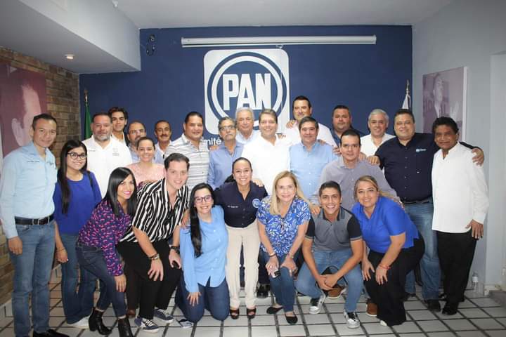 Reunión en el #PanNuevoLaredo dando a conocer el Plan de Trabajo a los integrantes del CDM. Acudieron #ConsejerosEstatales,  ex Alcalde , los Ex Diputados , Regidores , ExRegidores de #NuevoLaredo y Militantes.