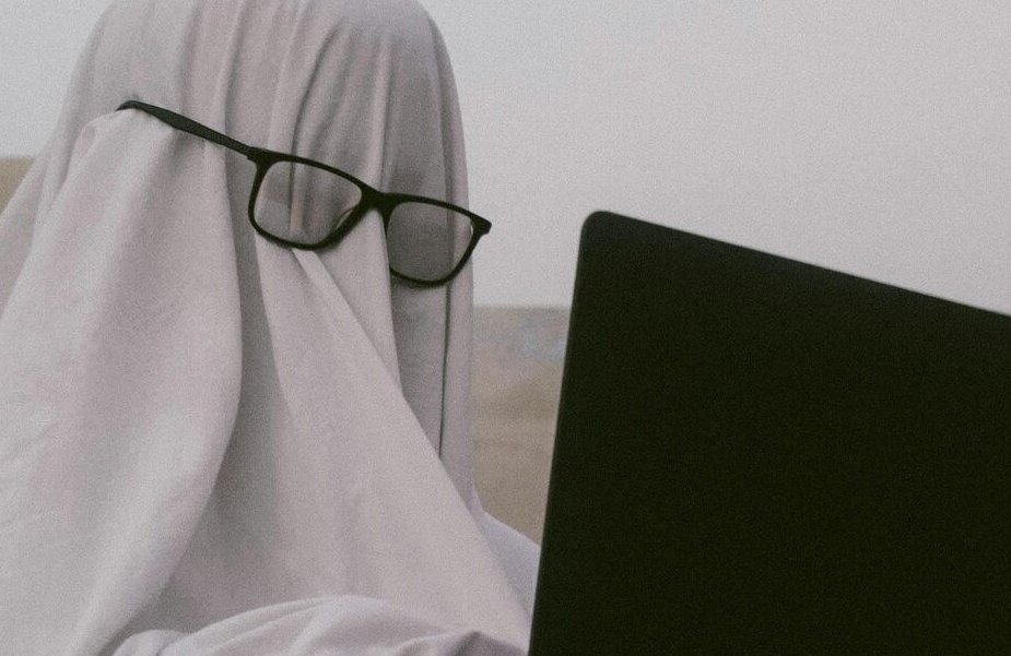 KonectEaze's tweet photo. 🕵️‍♂️ What’s Really Lurking Beneath Your Search Engine? 🕸️
Discover the truth about the Dark Web—a hidden world offering privacy, anonymity, and secure spaces for those who need it.
#DarkWeb #InternetPrivacy #OnlineAnonymity #HiddenInternet  #KonectEaze https://t.co/mCjhx0zzfd https://t.co/IkE752DdB0