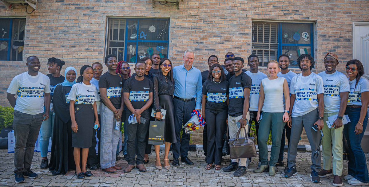 EboraofBooks's tweet image. Say DUBAWA, Say No to #FakeNews! 

Earlier today, I joined my team at @DubawaFacts to train students and staff of the Unique Blossom Schools in Abuja on fact-checking, in a bid to commemorate the UNESCO’s 2024 Global Media Literacy Week.

#AmplifyTruth #WeekforTruth2024