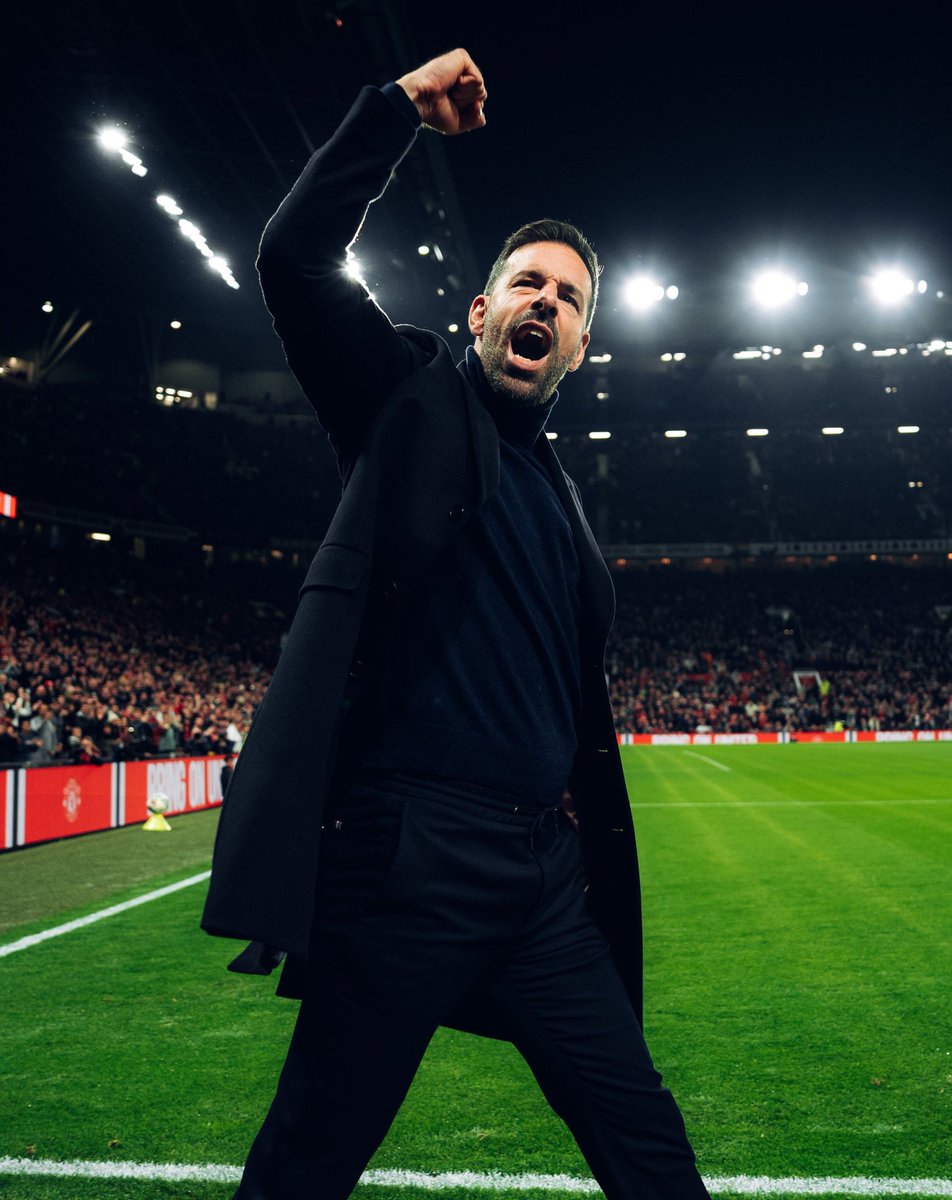 FabrizioRomano's tweet image. 🔴🇳🇱 Ruud van Nistelrooy x Man United fans.