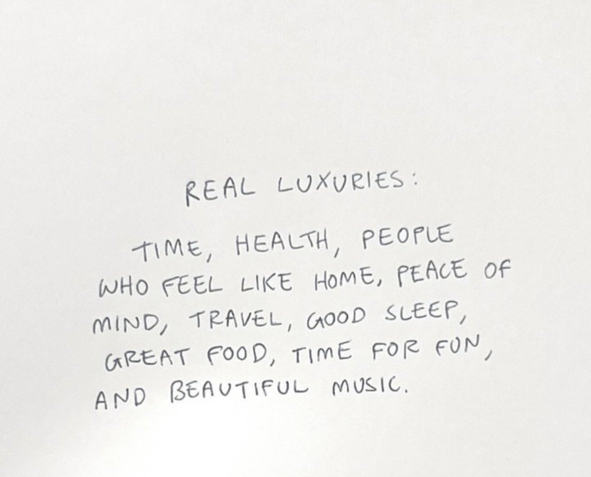 TeenagerBook's tweet photo. Real luxuries https://t.co/bRlMkg3cnt