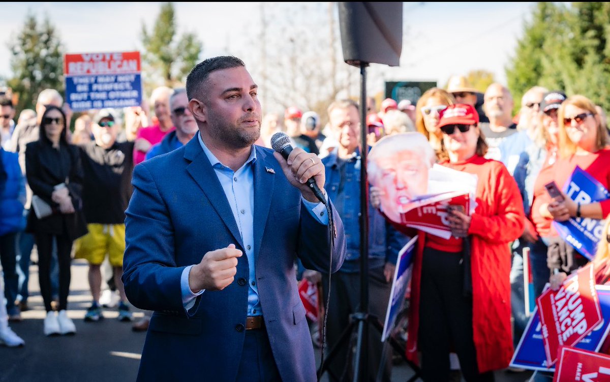 JondavidRLongo's tweet photo. MONREOVILLE, PA wants to build a brighter Monroeville with a strong economy and safe streets.
And they tell me they are casting their votes for @realDonaldTrump on November 5 to make it happen.
#TrumpBus #Pennsylvania #MAGA https://t.co/eG4odq2857