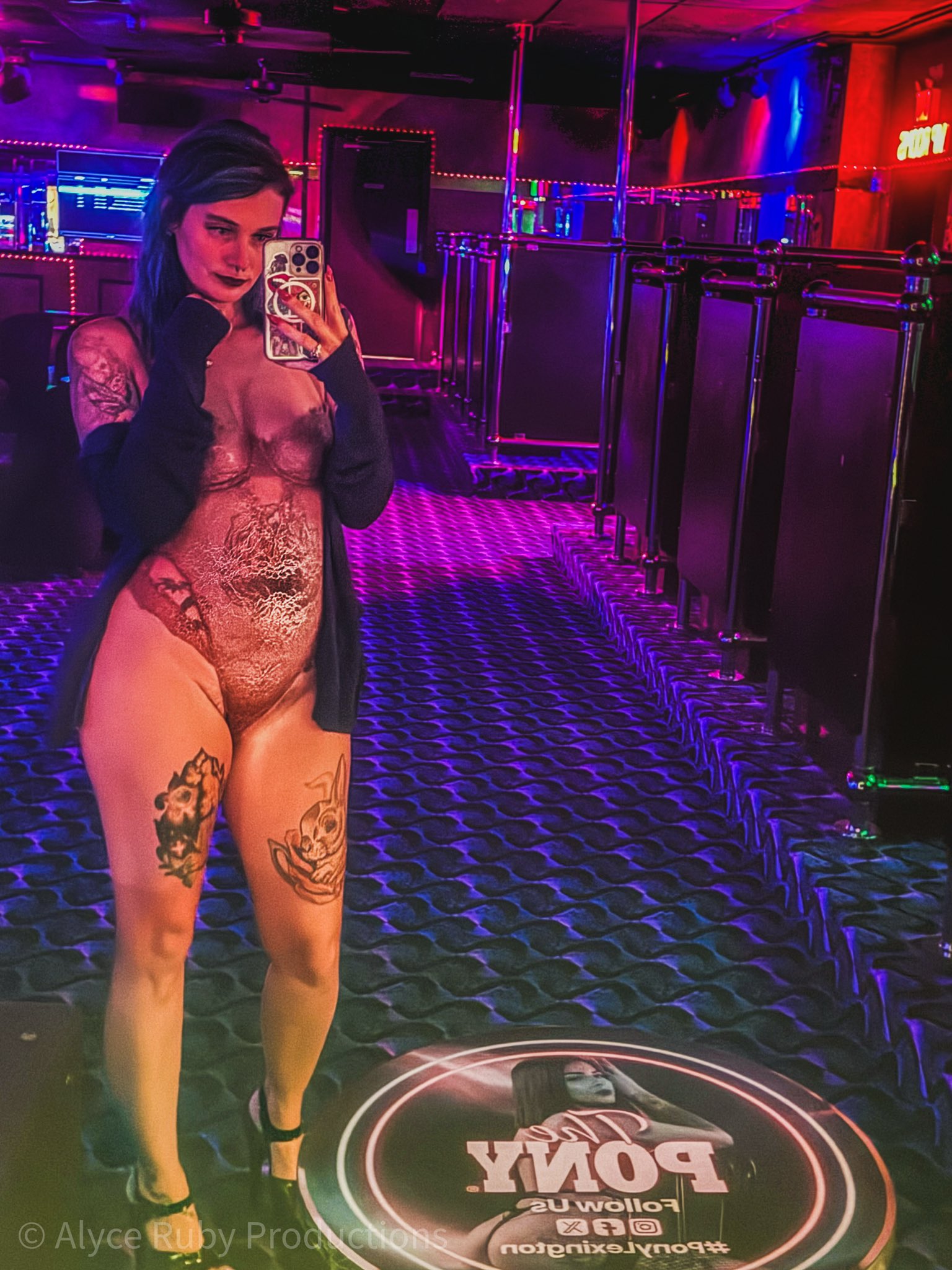 Alyce Ruby on X: Warm things up for me, it gets cold when you arent  wearing much 😉 @PonyLexington t.coIIV4Lo28Xc  X