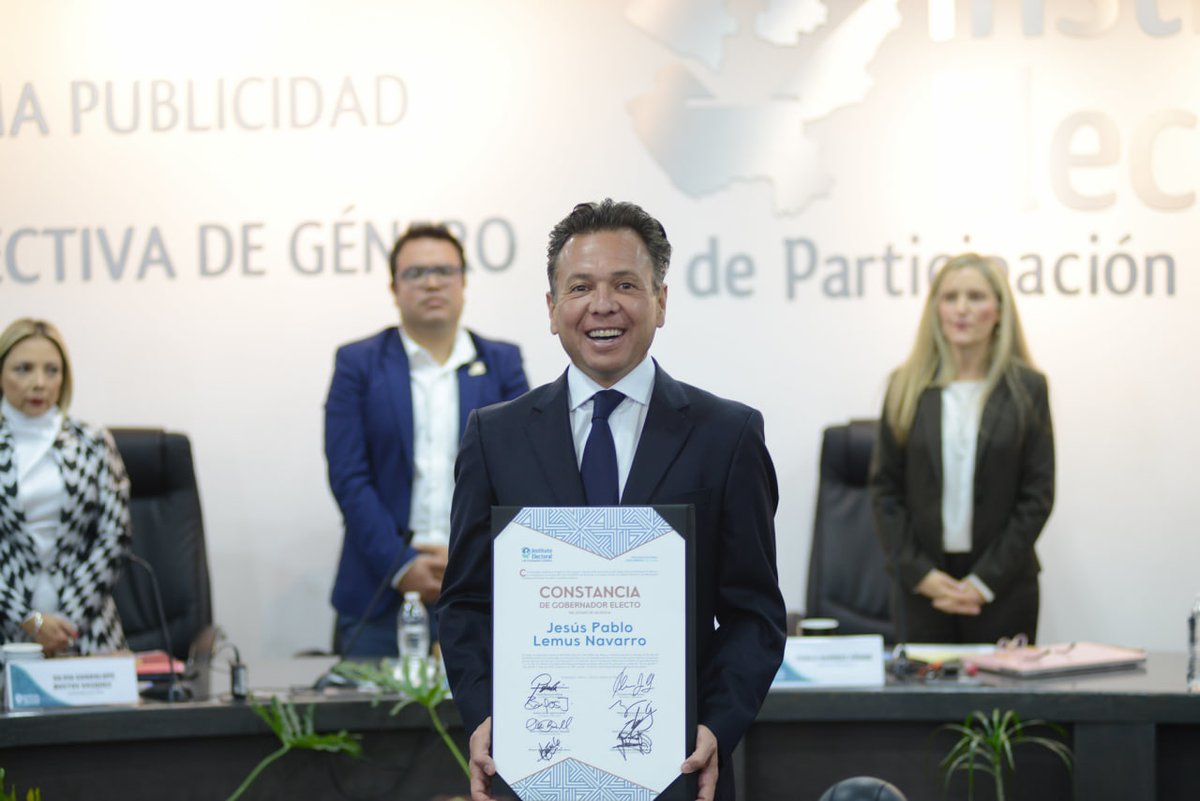 MovCiudadanoJal's tweet photo. ¡Oficialmente tenemos gobernador constitucional electo! @PabloLemusN ya recibió su constancia por parte del @iepcjalisco, con la que se valida la voluntad de las y los jaliscienses para dar continuidad al trabajo de los #BuenosGobiernos. https://t.co/DR8Yu8p5qQ