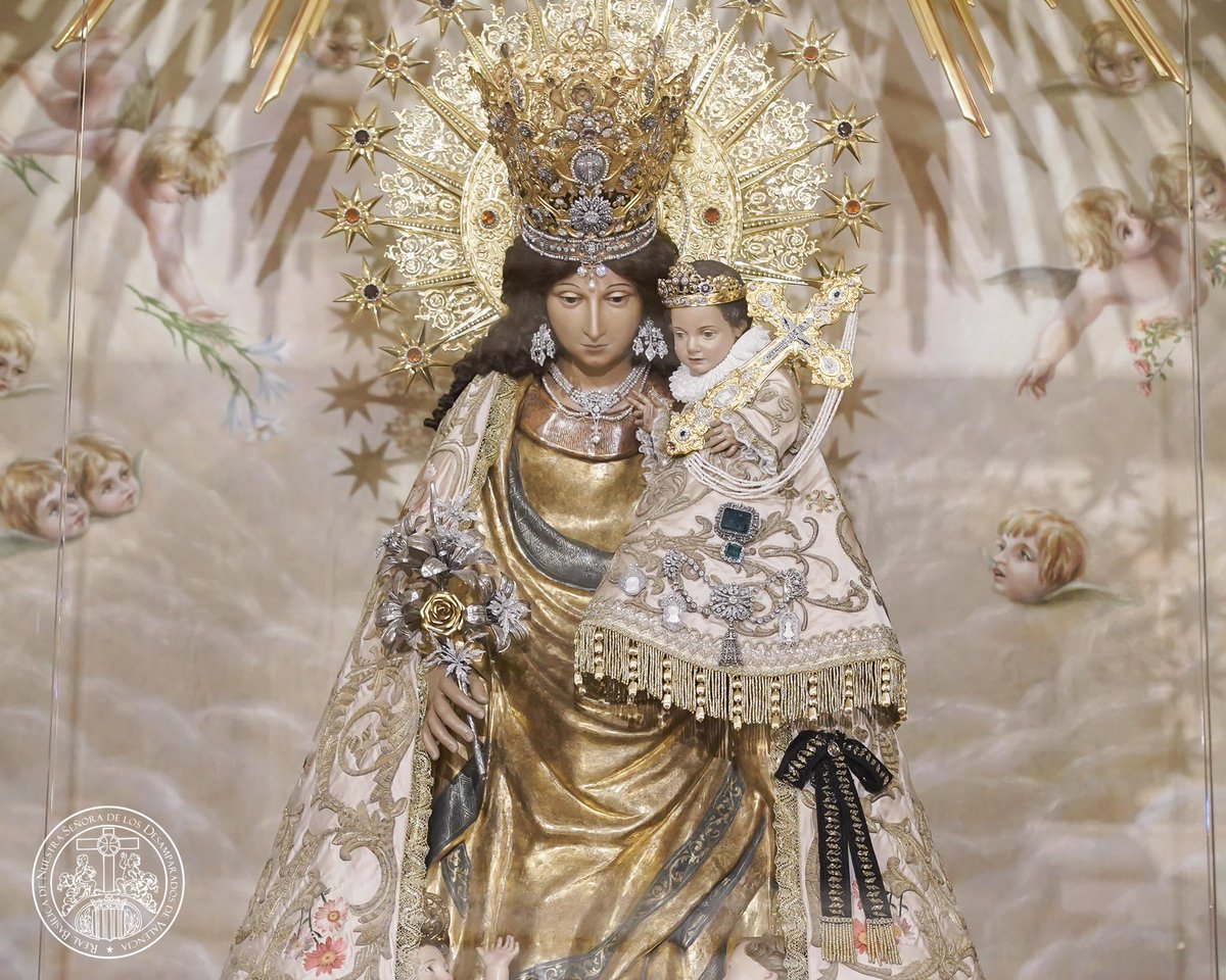 basilicadesampa's tweet photo. Madre Santísima de los Desamparados, en esta hora de dolor, ruega  por nuestros hermanos difuntos, mueve los corazones de todos, y sientan cercano tu amor de madre, que nunca nos abandona. 
🖤 Apiádate de tu Valencia, que lleva siempre tu santa imagen, grabada en su corazón. https://t.co/ZrXosqSMRh