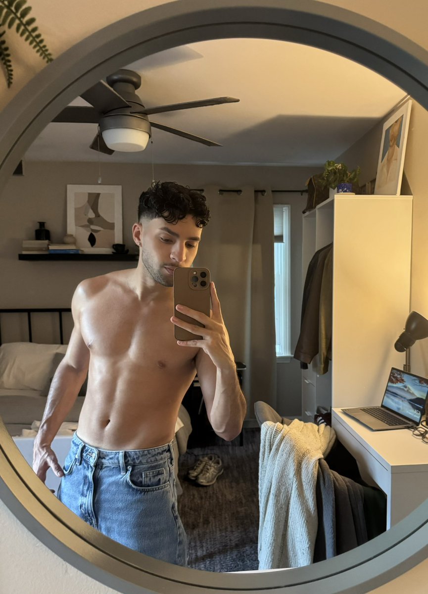 kfchristian's tweet image. after work fit 🤳🏽