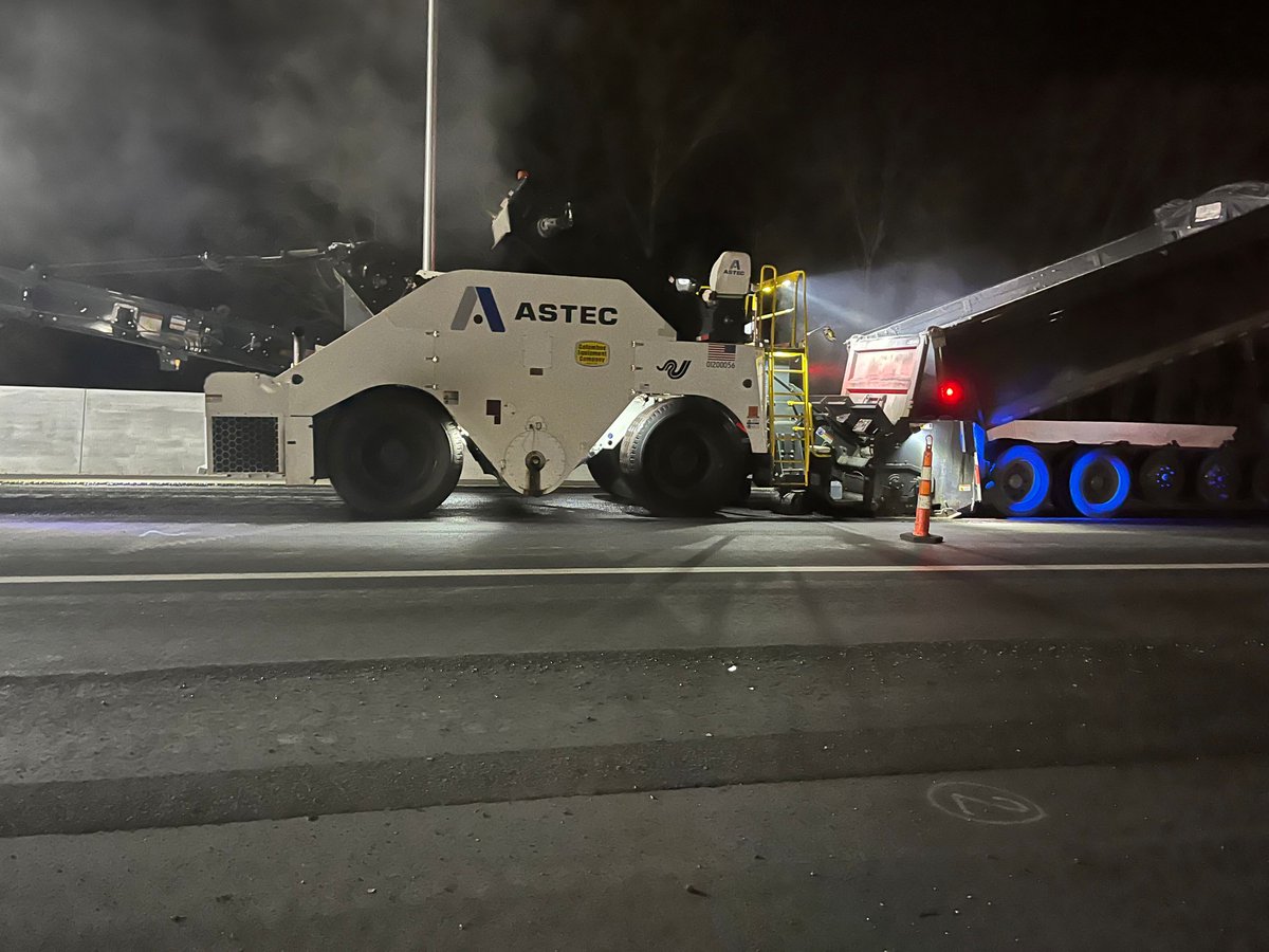 When the stars come out, so do our night paving crews!⭐🌑

#asphaltpaving #roadconstruction #nightpaving #asphalt #heavyequipment
