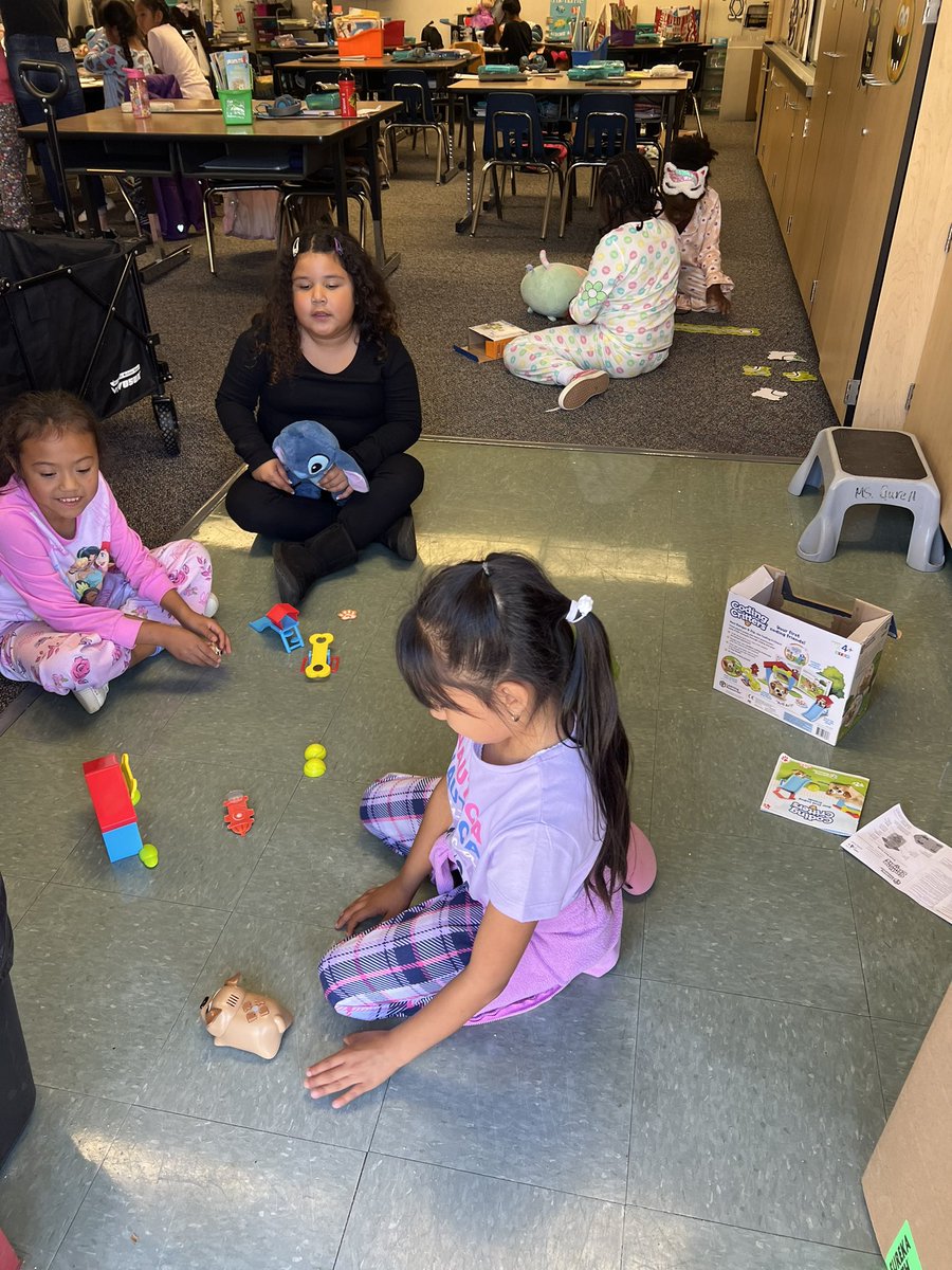 MsGurell's tweet photo. Girls who code is so much fun! Can’t wait for our club t-shirts to arrive! https://t.co/76LHqJoYOV