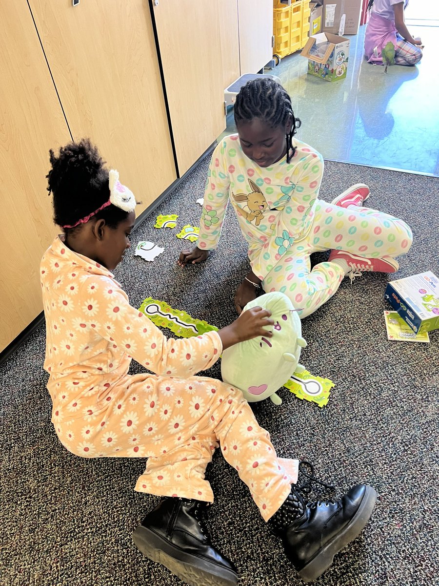 MsGurell's tweet photo. Girls who code is so much fun! Can’t wait for our club t-shirts to arrive! https://t.co/76LHqJoYOV