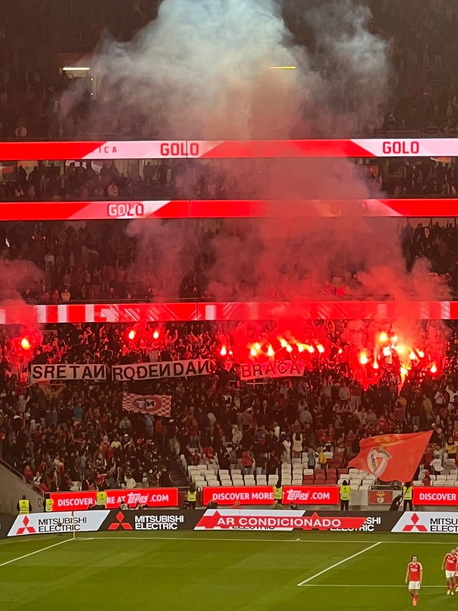Иo Иame Boys🤝Torcida Split ❤️

"Sretan rodendan braca", Feliz aniversário irmãos 🥳

#SLBenfica #Benfica #Transfers