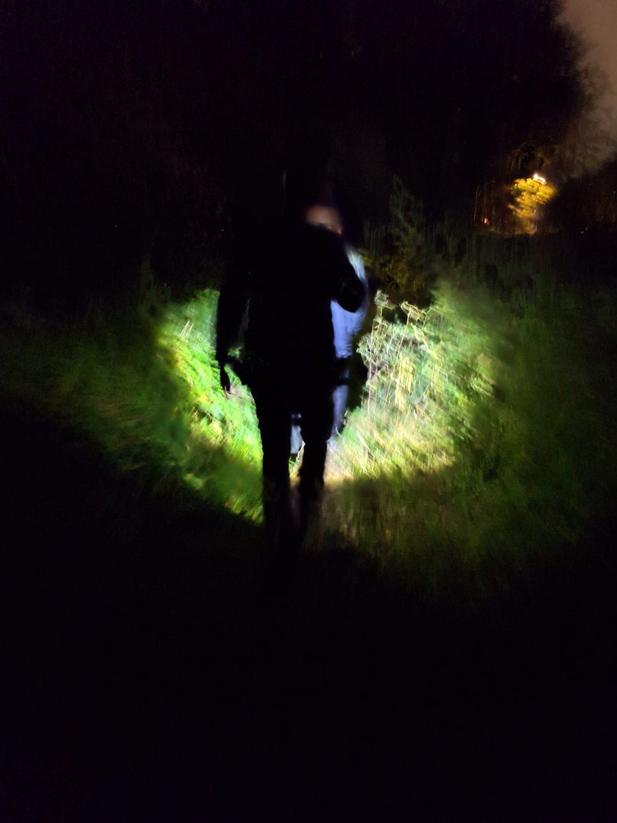 Avondje op pad met onze BOA's. Naast het belangrijke werk voor onze terreinen pakken ze ook maatschappelijke uitdagingen zoals 'slapers', 'dumpers' en 'gebruikers' aan. Belangrijk dat dit werk door kan gaan. Voor de natuur. En voor onze samenleving. Dat kunnen we niet alleen.