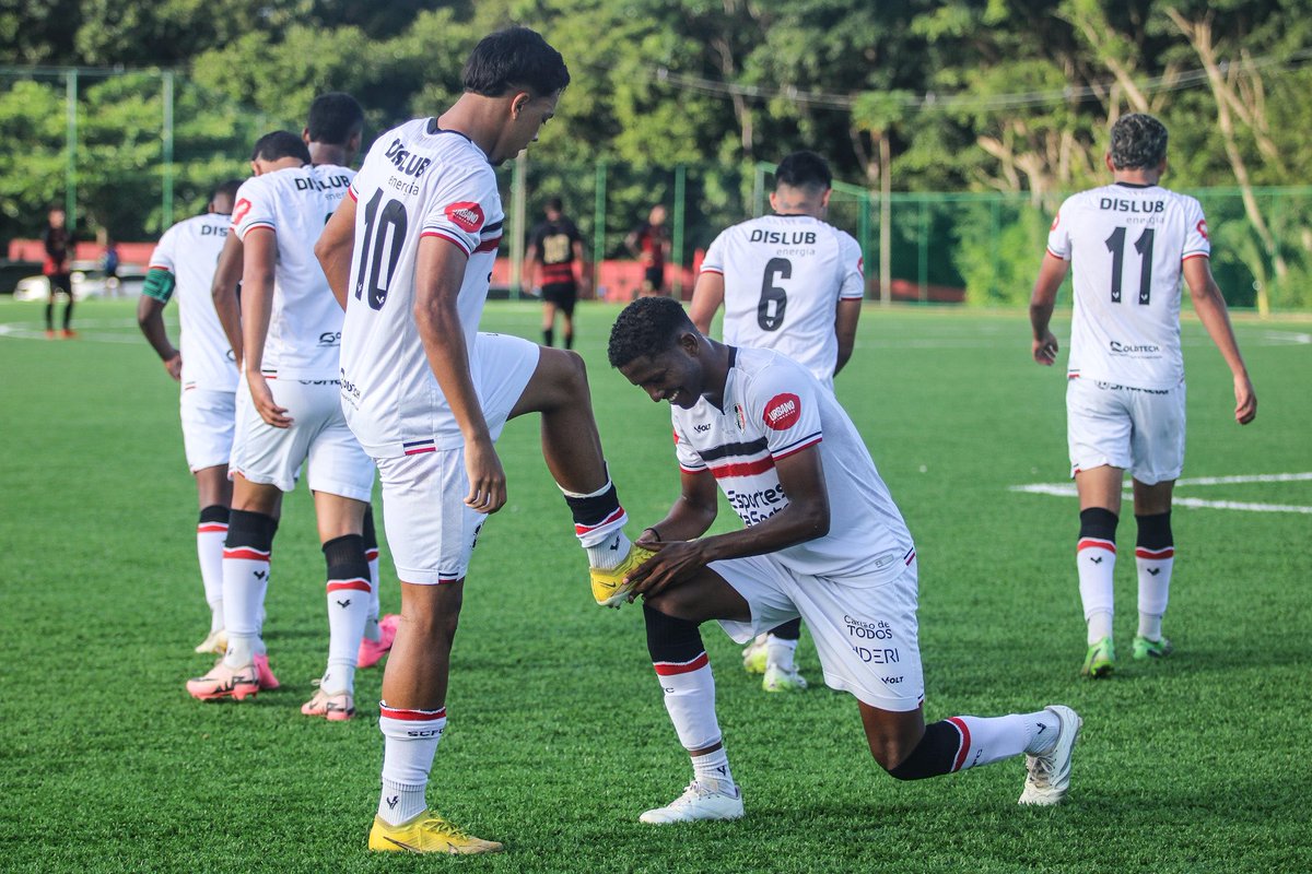 SantaCruzFC's tweet photo. VITÓRIA NO CLÁSSICO! 💥🐍 Em um jogo disputado, o Santa Cruz venceu o Sport por 1x0 com gol de Pedro Maia pela Copa Pernambuco Sub-20, garantindo a liderança da primeira fase. 

📸: @fotografaevelyn https://t.co/vrcN97f0sm