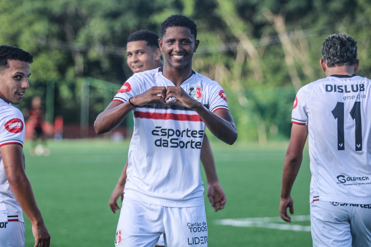 SantaCruzFC's tweet photo. VITÓRIA NO CLÁSSICO! 💥🐍 Em um jogo disputado, o Santa Cruz venceu o Sport por 1x0 com gol de Pedro Maia pela Copa Pernambuco Sub-20, garantindo a liderança da primeira fase. 

📸: @fotografaevelyn https://t.co/vrcN97f0sm