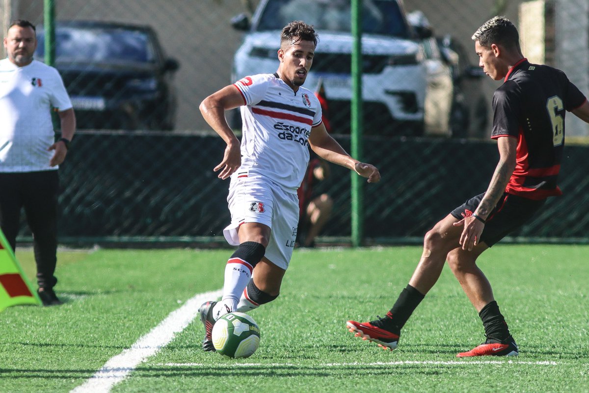 SantaCruzFC's tweet photo. VITÓRIA NO CLÁSSICO! 💥🐍 Em um jogo disputado, o Santa Cruz venceu o Sport por 1x0 com gol de Pedro Maia pela Copa Pernambuco Sub-20, garantindo a liderança da primeira fase. 

📸: @fotografaevelyn https://t.co/vrcN97f0sm