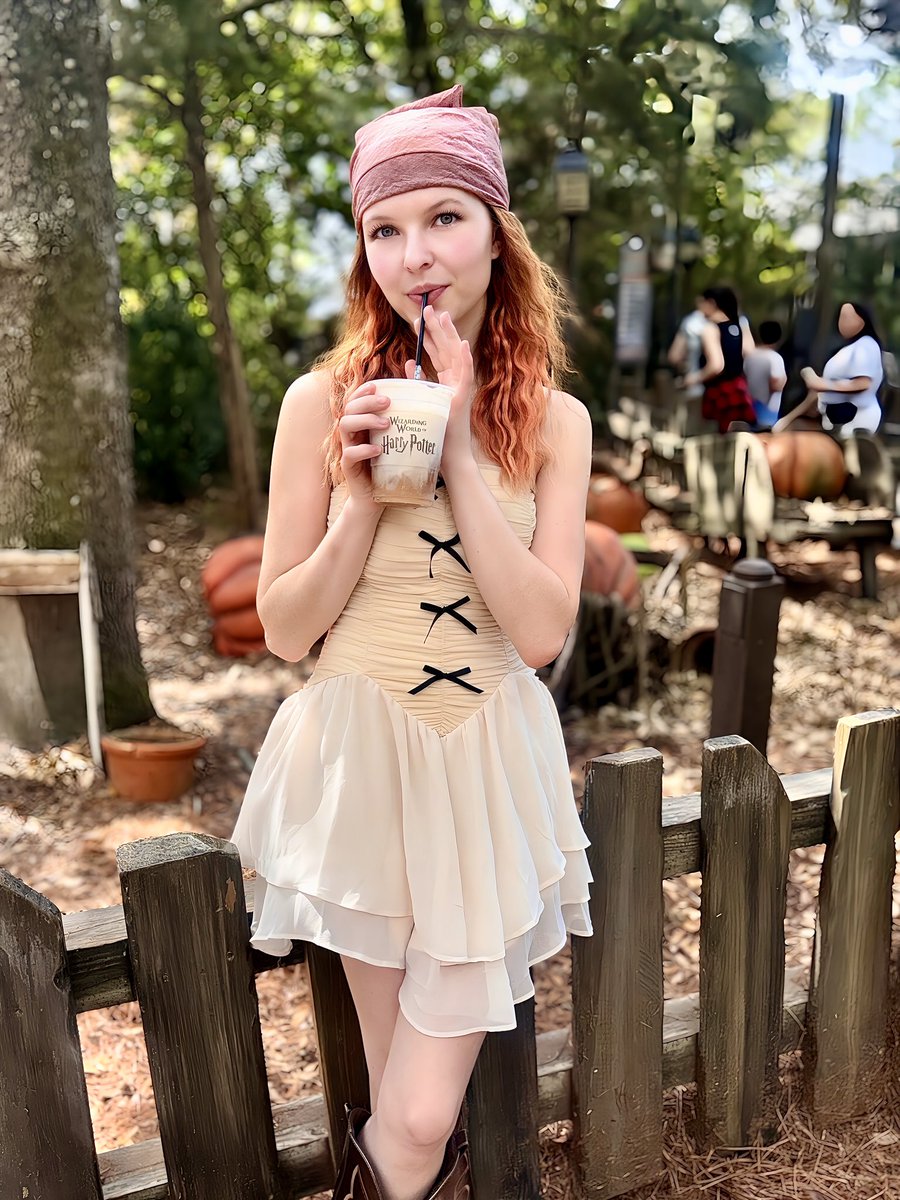 Excited for Halloween Horror Night tonight at Universal Studios Florida 👻🎃😈🏴‍☠️ #spooky  #halloween  #mrmovingon  #Caitlinmae