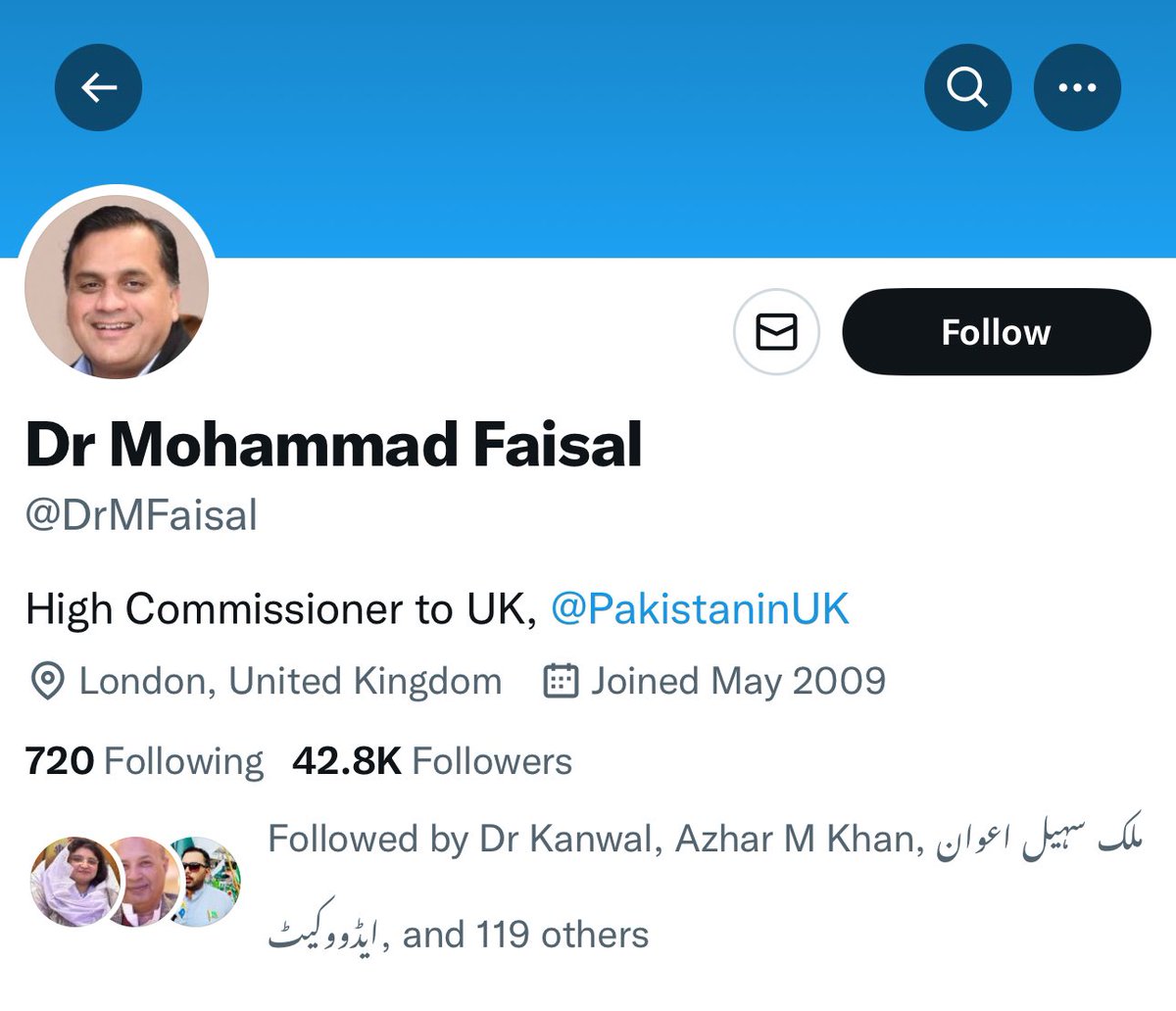 یہ ہیں ہمارے ڈاکٹر فیصل صاحب جو یہاں انگلینڈ میں ہائی کمشنر ہیں ۔ بہت ہی کٹر ترین انصافی ہیں اور ہم ان سے یہ امید کیے بیٹھے ہیں کہ قاضی فائز عیسی صاحب سے بدتمیزی پر کچھ ایکشن لیا جائے گا ۔
بھول جائیے ایسے کسی بھی ایکشن کو ۔
ہوسکتا ہے کرنے والوں کو کوئی چھپ چھپا کر انعام و اکرام