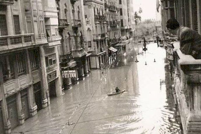 Agenda2030_'s tweet photo. Sólo una es cambio climático.

1957                                              2024 https://t.co/bWit89I4vd