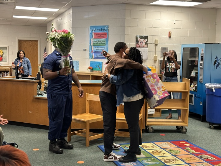 SWEbruins's tweet photo. Congratulations to SWE's Literacy Teacher of the Year, 5th grade teacher, Mrs. Stefanie Wilson! #cpsinspires #ltoy #swebruins https://t.co/MKbj1ZgYTH