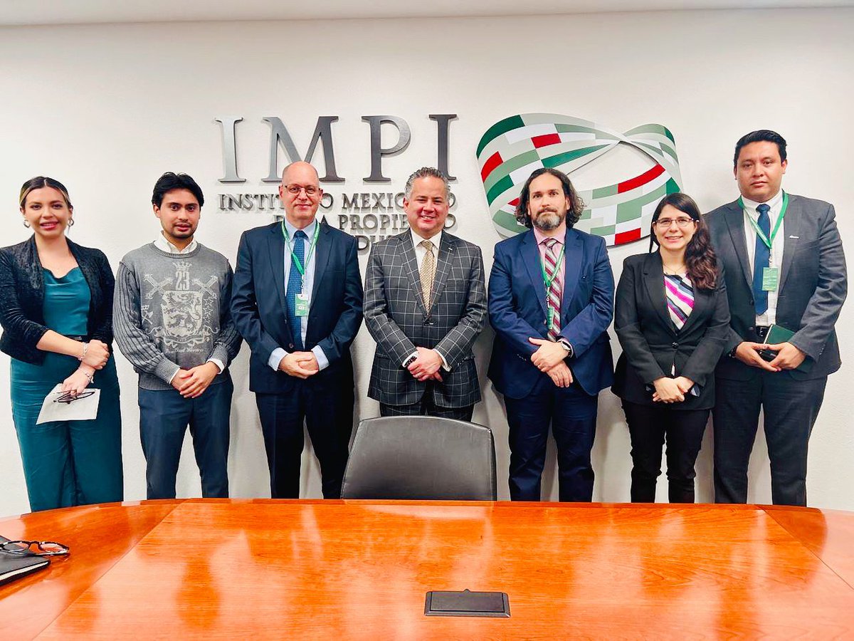 IMPI_Mexico's tweet photo. El #IMPI colabora en materia de combate a la piratería. Hoy se llevó a cabo una reunión entre el director general del IMPI @SnietoCastillo y miembros de la @Amprofon para coordinar acciones antipiratería. #APDIF https://t.co/6Sl5Tbb7LV