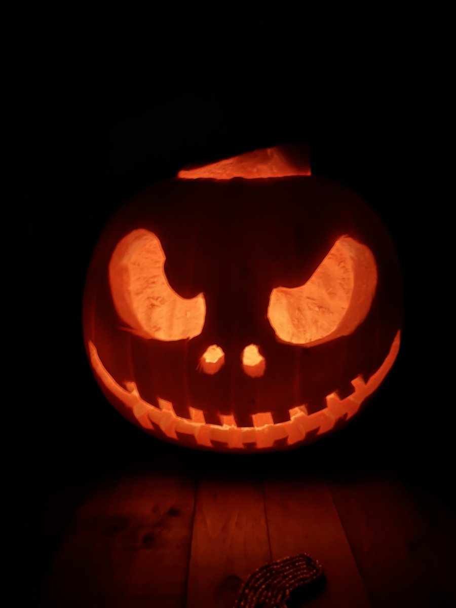 Vickyvsky's tweet photo. Hallows Eve 🖤 

https://t.co/Bf78QUCxHD https://t.co/UR205rE18y