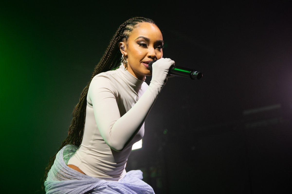 MTV's tweet photo. Congratulation to @LeighAnneMusic on such a SUCCESSFUL run on the #NoHardFeelingsTour 🎤

Peep Perrie &amp; @jadethirlwall rooting our girl on 🥹 https://t.co/0Ft0sZEPzN