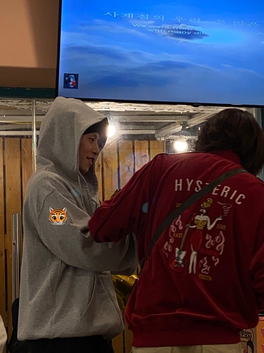 생일날에 최애 본다니 완전 러키티티잖아✨🍀
듀오 때문에 행복했던 6주년이자 내 생일🎂💙💛
이벤트 카페 주최해주신 짝꿍님두, 찾아온 듀오도 그저 다 소즁해🥹🫶🏻
켄타야 상균아 데뷔 6주년 정말 정말 축하해
그리고 앞으로도 잘 부탁해❤️
출첵해도 올출 자신있다구요!