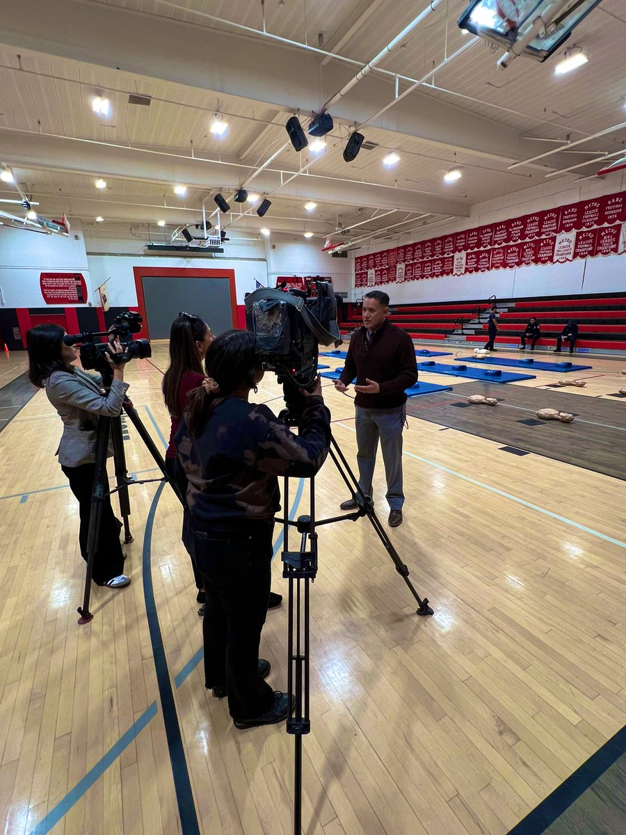 SUHSD's tweet photo. October is Sudden Cardiac Awareness Month! Superintendent Aguirre is at Castle Park High just before a vital hands-only CPR training session for our 9th and 10th graders. This initiative reflects our commitment to equipping students with life-saving skills in CPR &amp; AED use. https://t.co/02a5jEPQMP