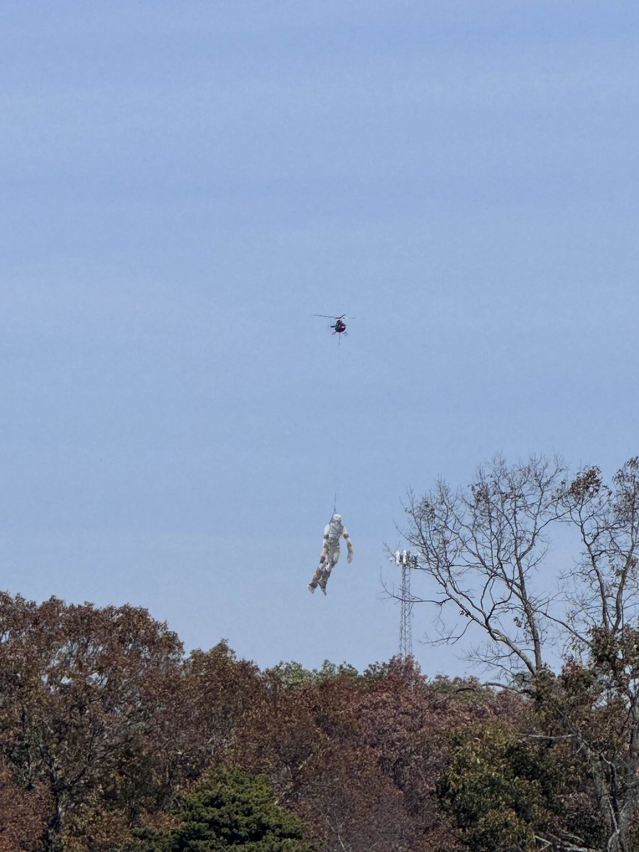 oompaville's tweet photo. Proof giants exist? What the fuck is going on in Appalachia https://t.co/0yQEOQDWkR