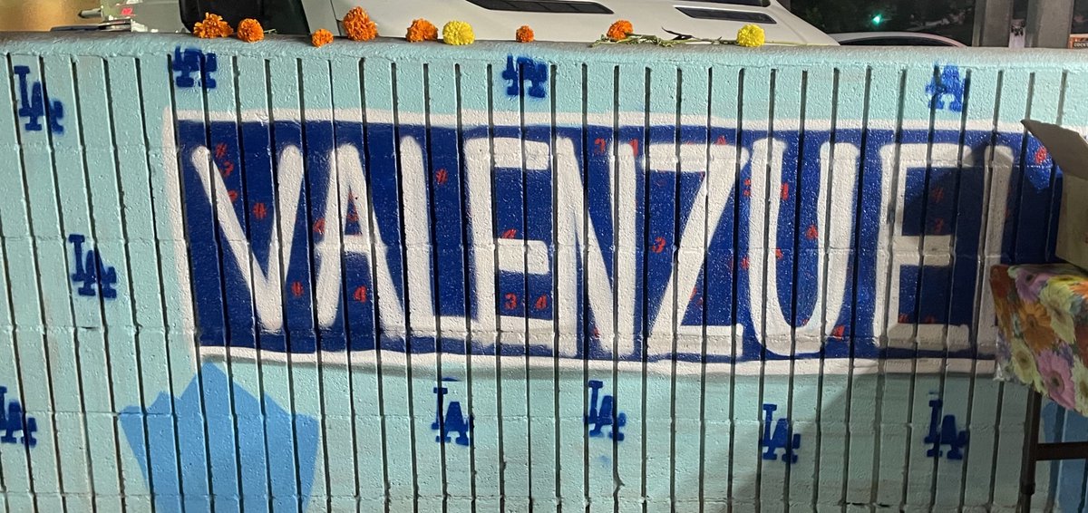A couple of painted tributes to Fernando Valenzuela in Echo Park 😢 #Fernandomania #LetsGoDodgers