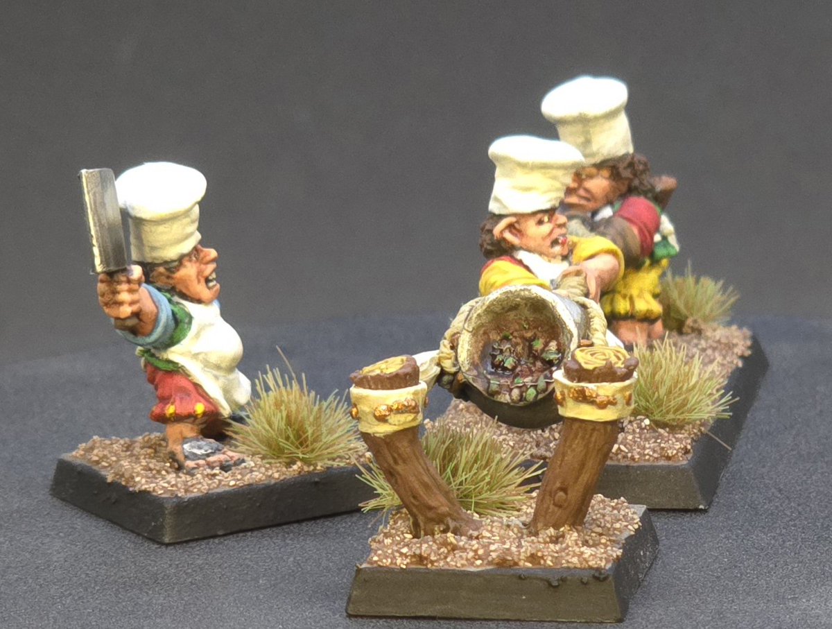 PaintsPirate's tweet image. ##whfb #Oldhammer #halfling #hotpot #empire time to launch lunch 😋