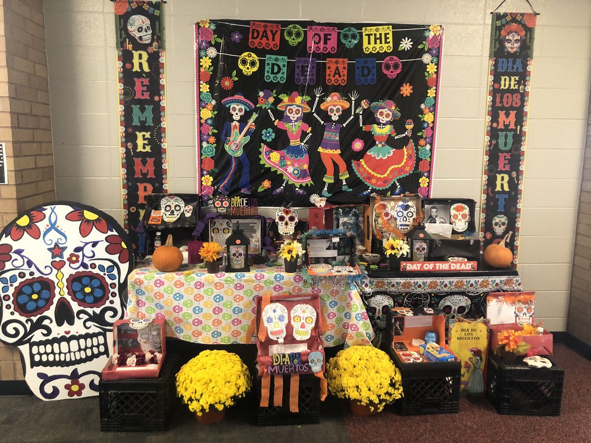 Celebrating el Dia de Los muertos! Our Nativos 1 did a great job ! Go Lobos ! <a href="/langhamcreekhs/">Langham Creek High</a> #tradiciones #DDLM <a href="/CyFairISD/">Cypress-Fairbanks ISD</a> <a href="/CFISDLOTE/">CFISD LOTE</a> <a href="/jmtz10403/">Jose Martinez</a>