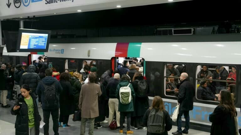 info_Paris_IDF's tweet image. 🔴 FLASH - #AulnaySousBois : Un homme est mort percuté par une rame du #RERB.

👉 Les faits se sont déroulés dans la nuit de mardi à mercredi. La #victime n’a pas encore été identifiée. Une enquête est ouverte. (BFM) #SeineSaintDenis