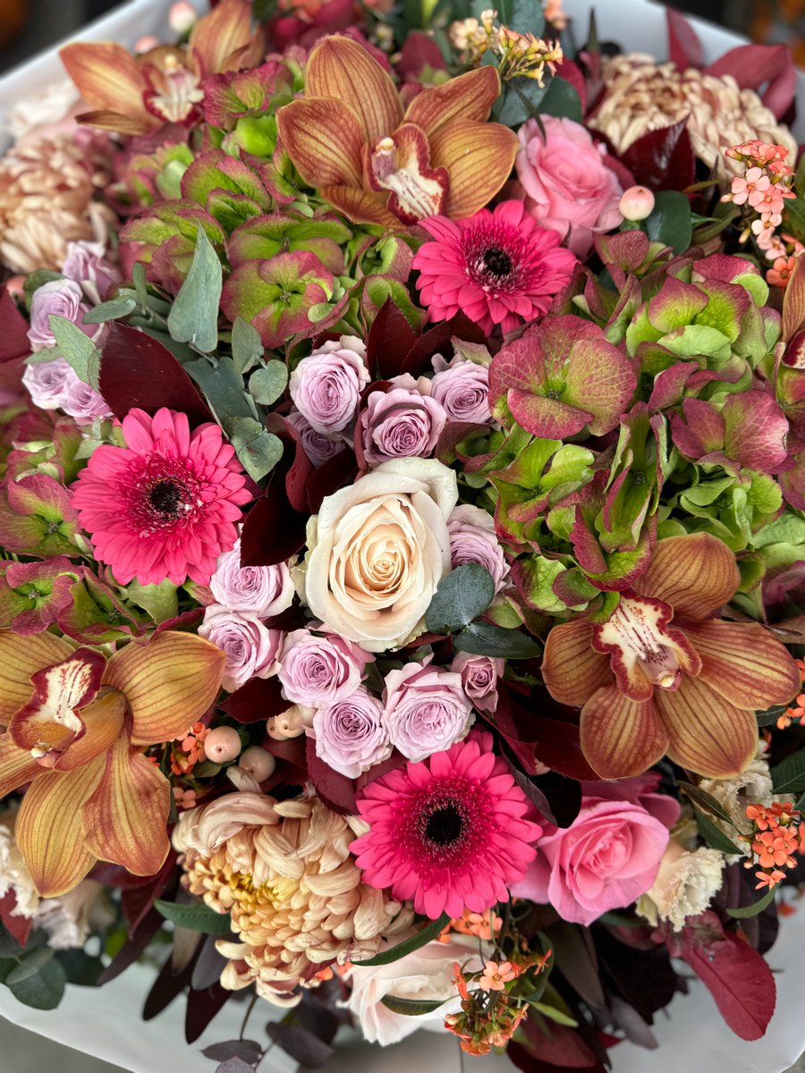 Neill Strain Floral Couture tweet media