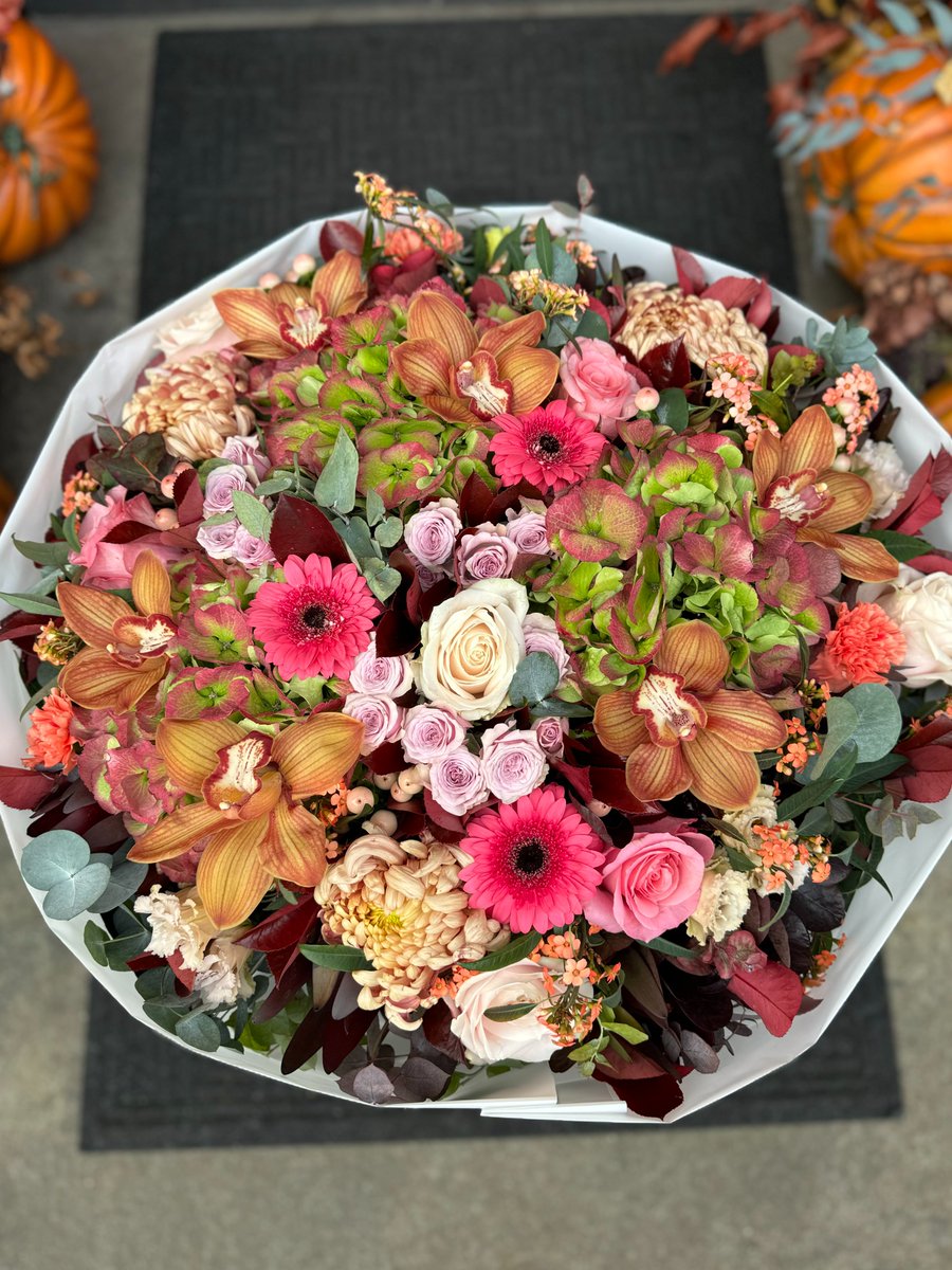 Savour the splendour of autumn with our exclusive Haute Couture Hand-Tied Arrangements, available at our Belgravia and Mayfair Boutiques, our Harrods concession, and online.