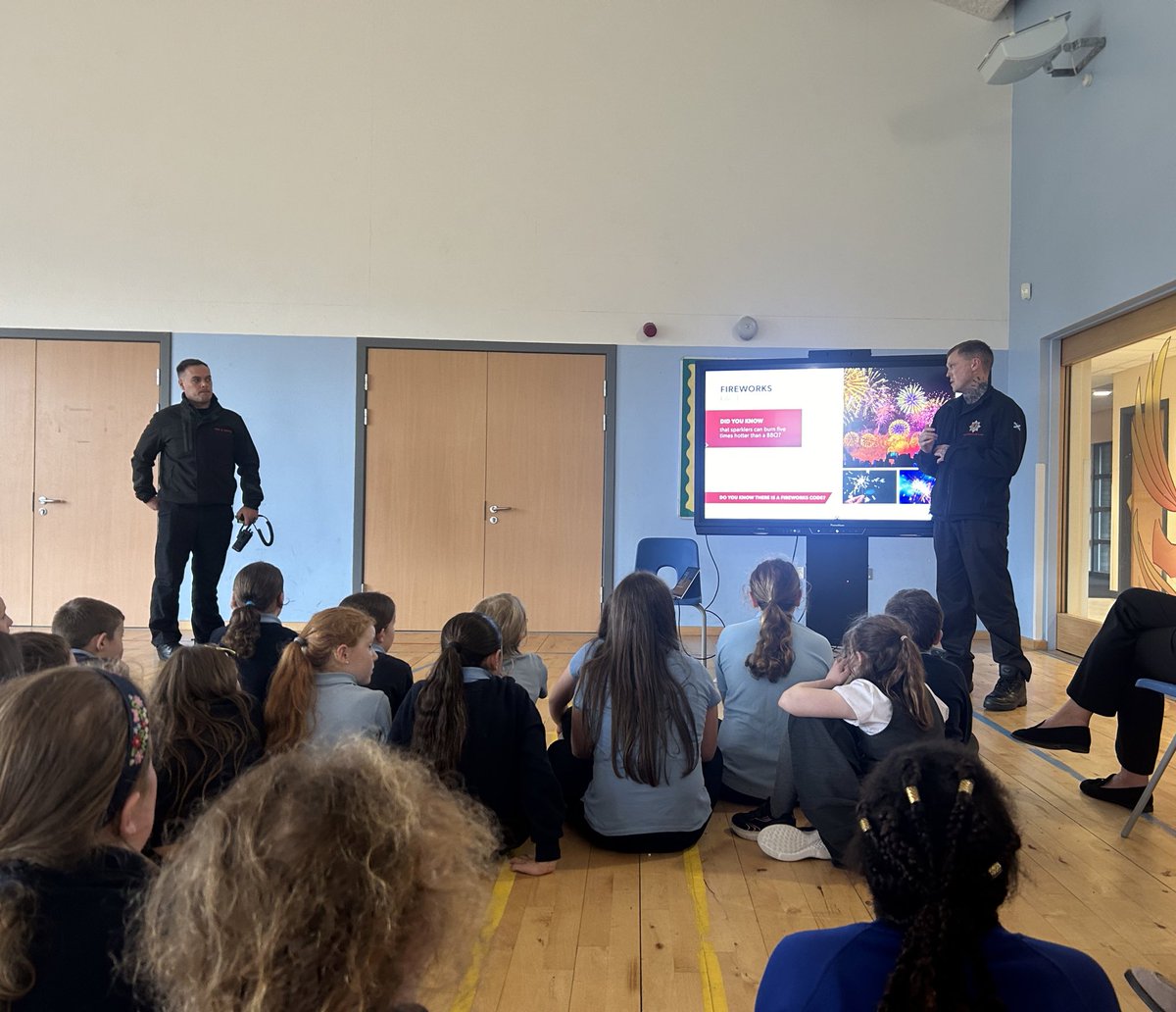 Today we had a visit from <a href="/BathgateRDS/">Bathgate Fire Station RDS</a> to talk to us about keeping safe on Bonfire Night. We really enjoyed listening to the firemen and asking them important questions. 🚒🎆