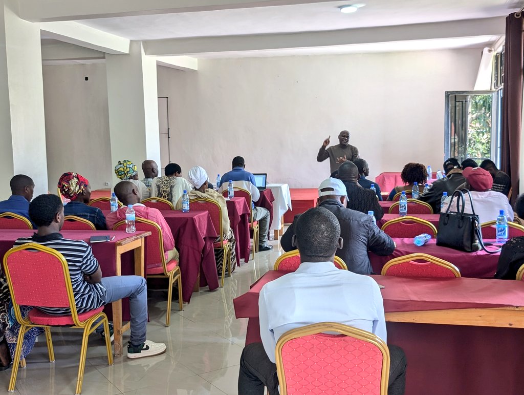 AdecorRwanda's tweet photo. Under the #GF4Cs , #ADECOR hosted a pivotal meeting today with the #Rubavu #Horticulture Platform. Key discussions explored ways financial and insurance institutions can play a stronger role in #foodsystems, fostering closer ties with farmers to amplify support and resilience. https://t.co/iy514Zbq2j