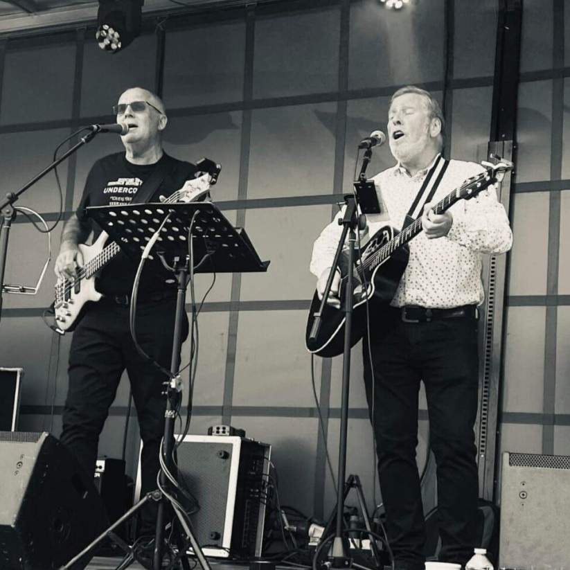 Just a reminder: Gordon Mckinney and Undercover are playing live tonight (30th).  All acoustic, all Americana.  

#americanamusic #countrymusic #music #musicians #livemusic #skiptonlivemusic