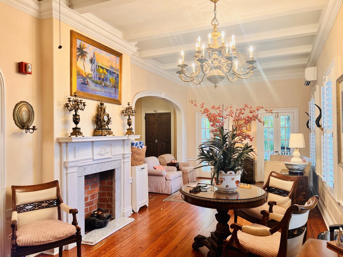 Welcome to your Key West home ❤️
.
.
.
#oldtownmanor #oldtownmanorweddings #keywest #flkeys #lovefl #petfriendly #bedandbreakfast #duvalstreet #oldtownkeywest #florida #greenhotel #boutiquehotel #hotel #historicinn #keywestvacation #keywesttravel #keywesthotel #visitkeywest