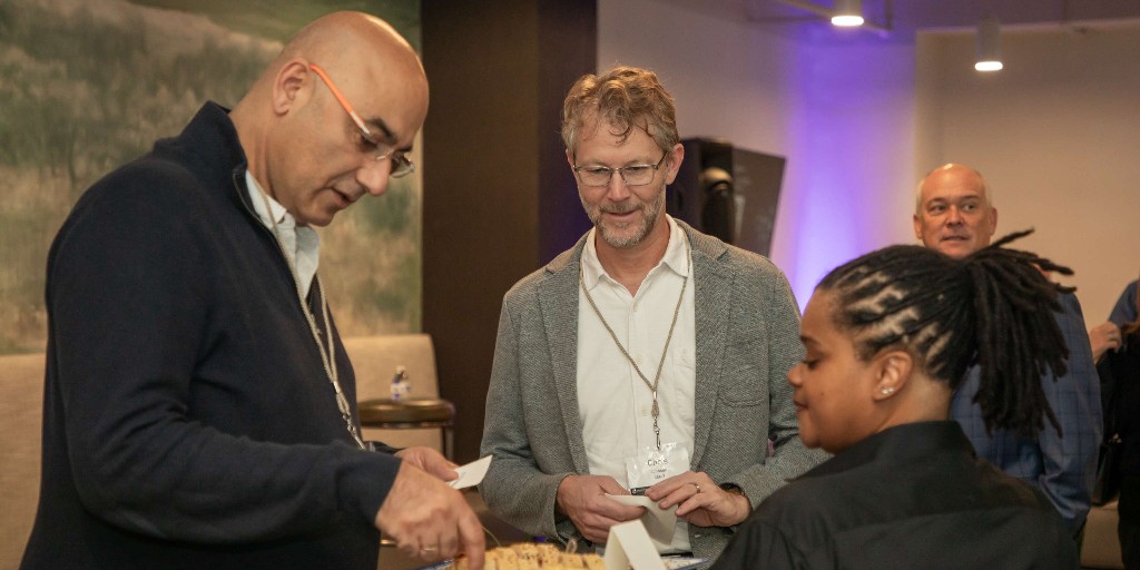 Jewish_Atlanta's tweet image. Last night’s J-CREN + J-TECH event was a huge success! Over 200 real estate and tech professionals gathered for an evening of meaningful connections, great conversation, and networking.

Photos by: Scenesations Photography
 
#JewishAtlanta #NetworkingEvent #TechAndRealEstate