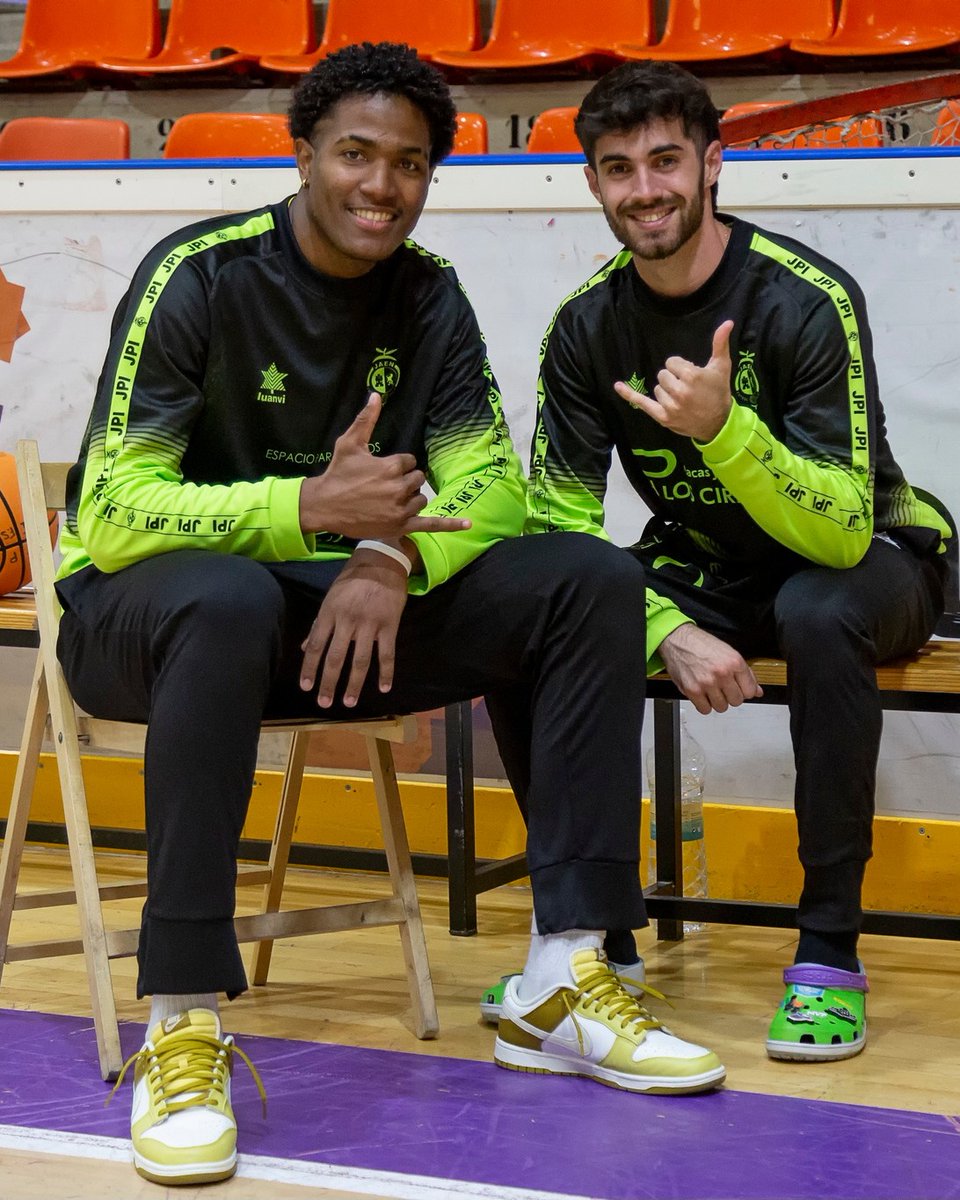 JaenFSbasket's tweet photo. 😃 El poder de la sonrisa

🤙🏼 Nuestros chicos trabajan para poder sumarse lo antes posible a la piña

👀 ¿Tenéis ganas de ver a @RoyMendes03 y @albertoaleman10 con el equipo?

#SomosJaén💛 https://t.co/IdI0Ix3a6T
