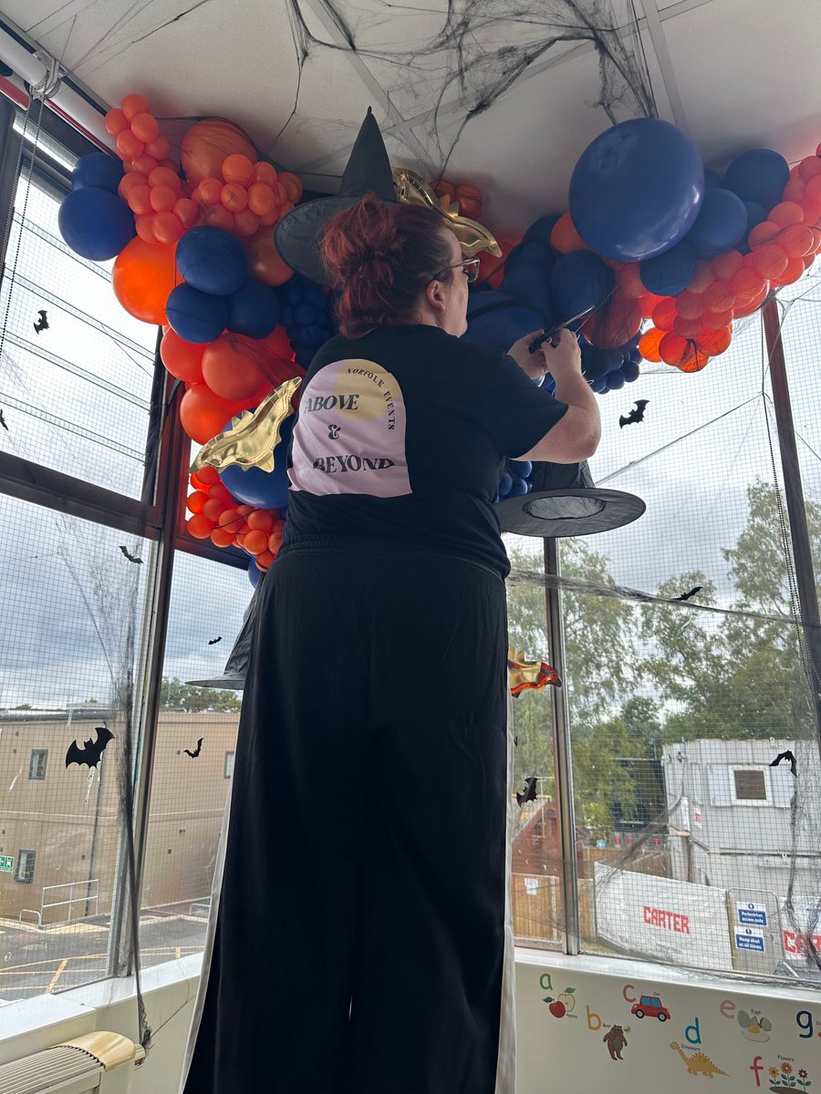 QEHKLCharity's tweet image. Many thanks to the talented Emma at Above and Beyond Norfolk Events for donating these wonderfully spooky Halloween balloons and decorations for the play room in #qehkl's children's ward.
#Halloween #Spookydecor