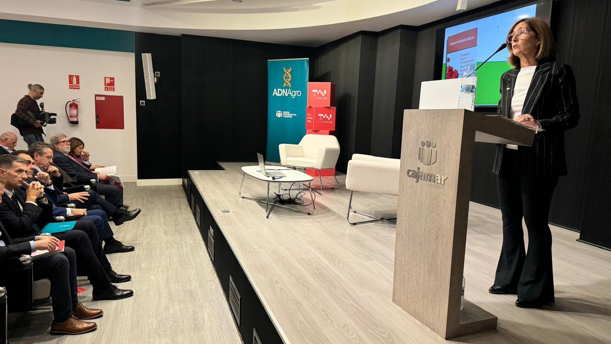 📕 Comienza la presentación de la Estrategia de Fortalecimiento de la #IndustriaAlimentaria de #CastillayLeón, como no podía ser de otra manera, recordando a todos los afectados por la DANA